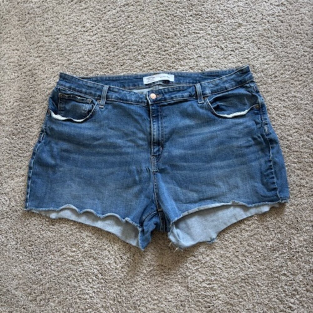 Levi's® Original Fit High Rise Women's Shorts Plus Size 22